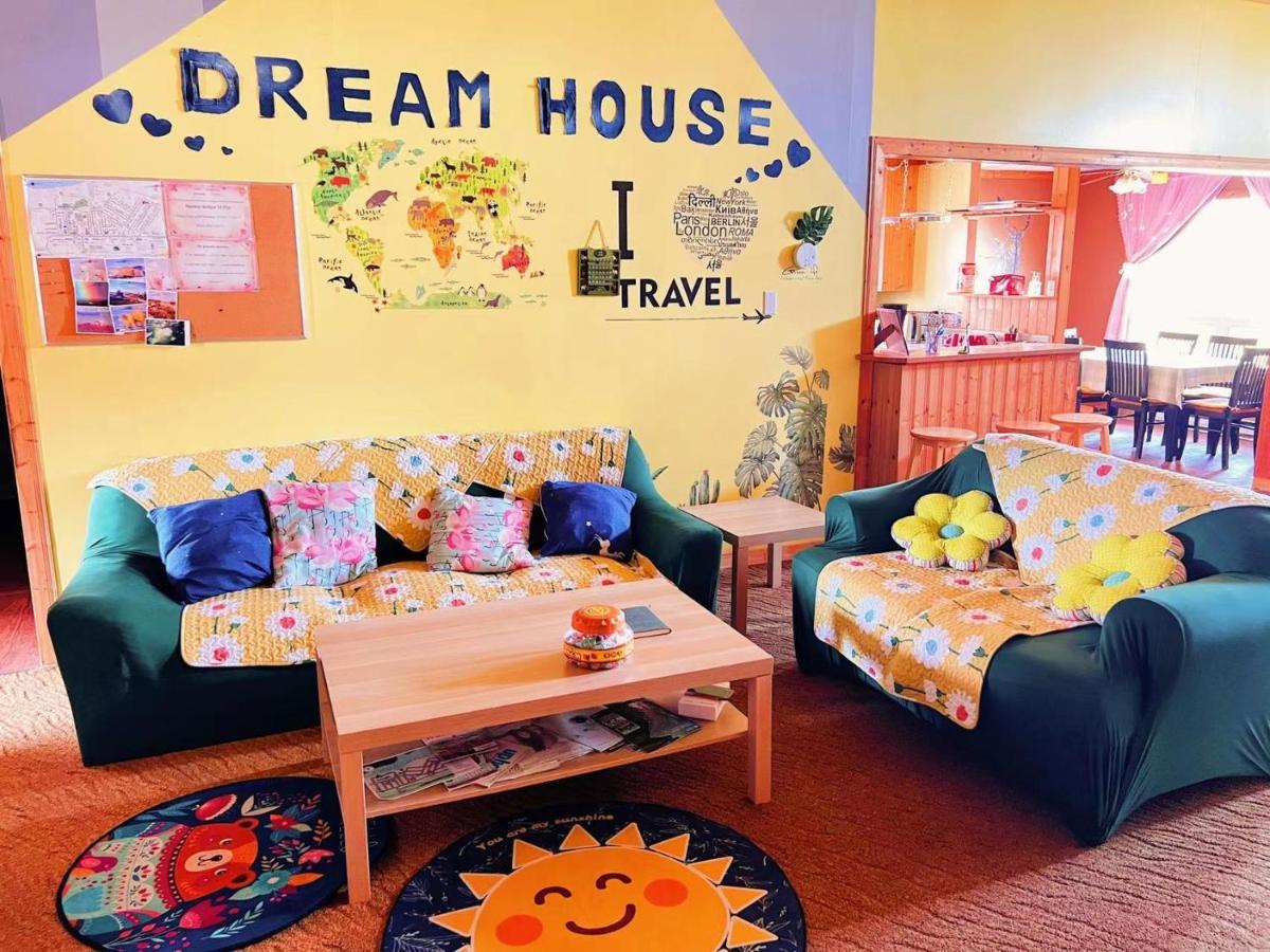 צ'רצ'יל Sarah'S Dreamhouse B&B מראה חיצוני תמונה